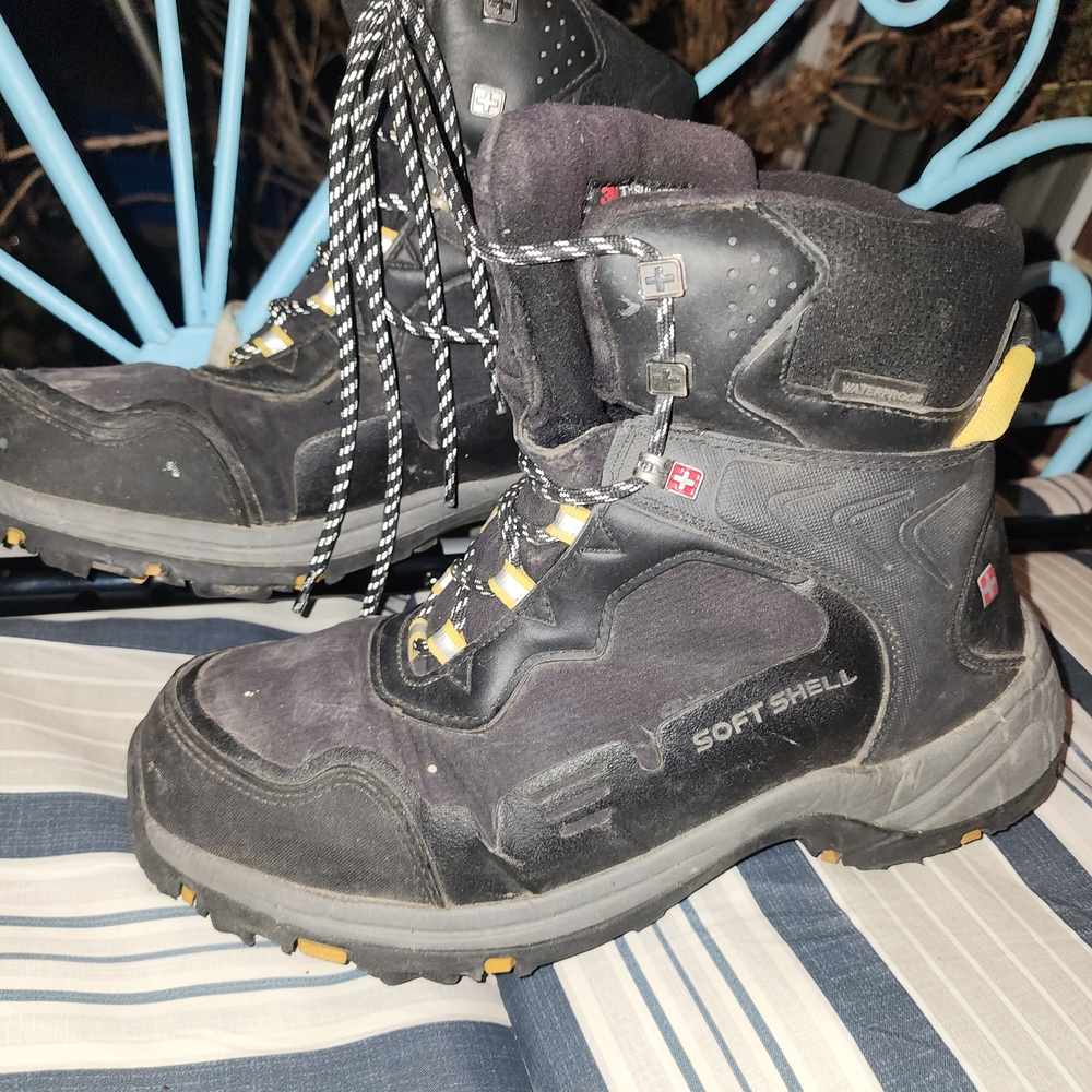 3M Thinsulate Black Water-Resistant Boots